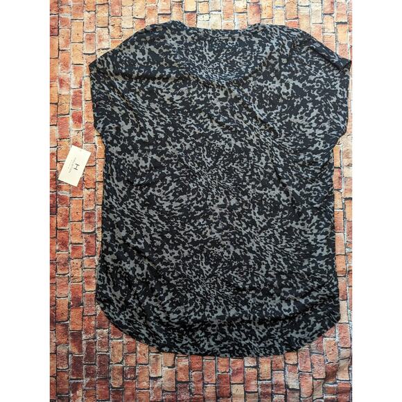 H Halston Studio Abstract Animal Print High Low Tee XL - Picture 3 of 4